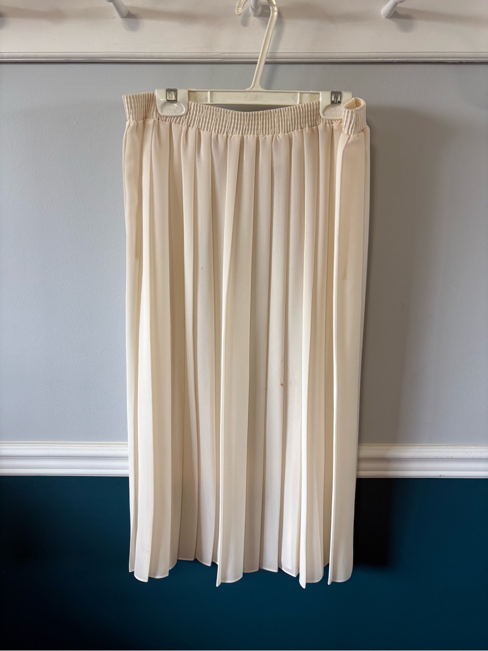 Vintage 80s Pleated Cream Midi Skirt